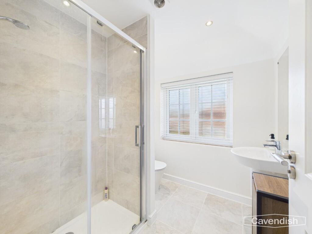 EN-SUITE SHOWER ROOM