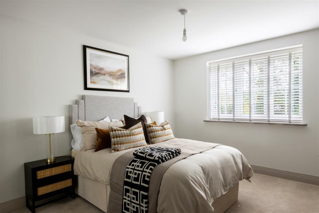 7 De Clare Court-17.jpg