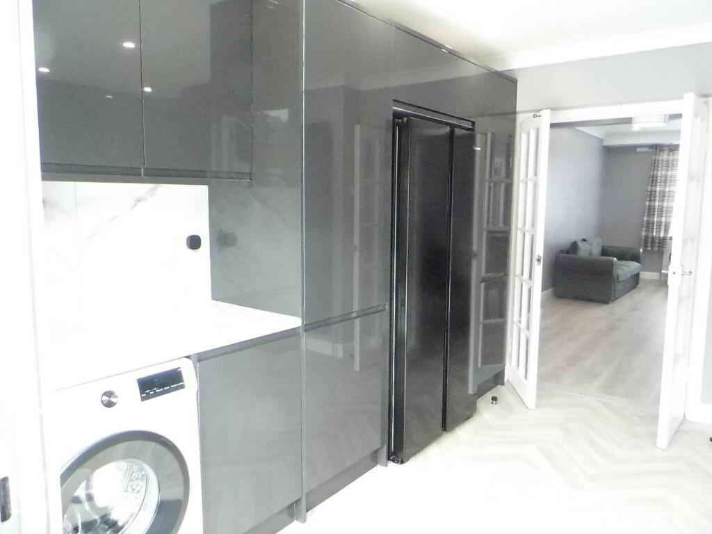 KITCHEN (b)