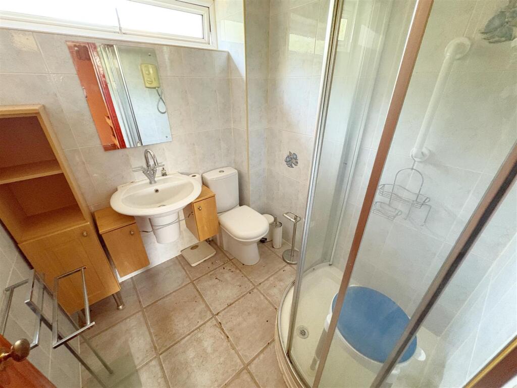 Shower room (2).jpg