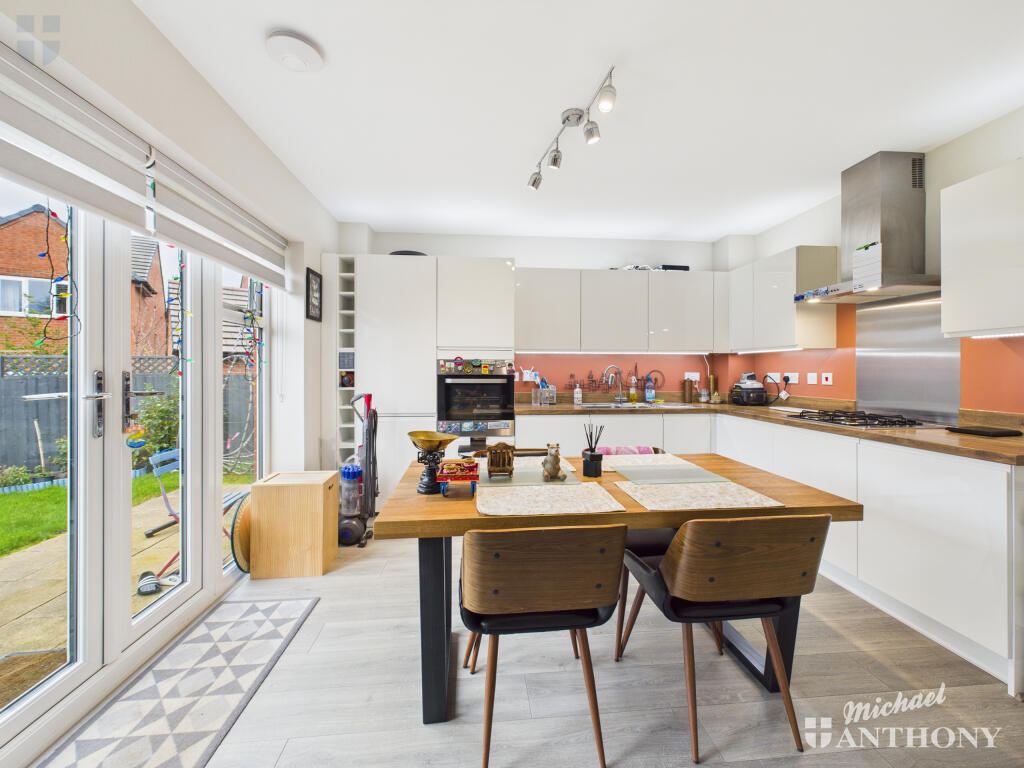 CAM03852G0-PR0493-STILL006