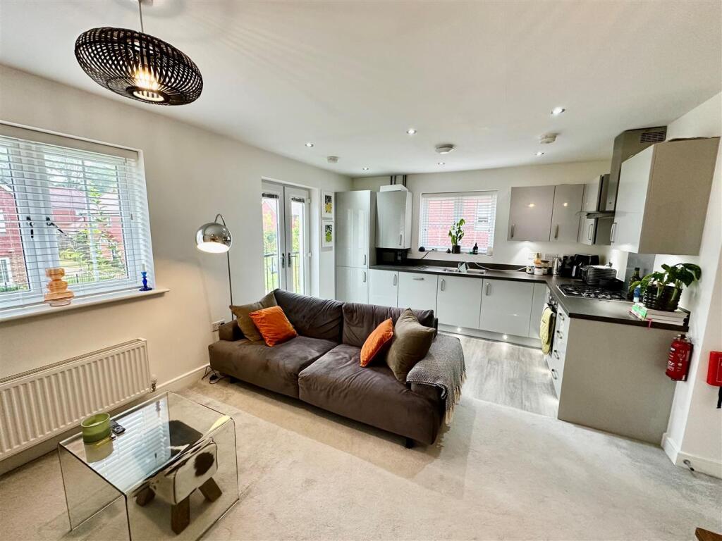 Living Room 1.jpg