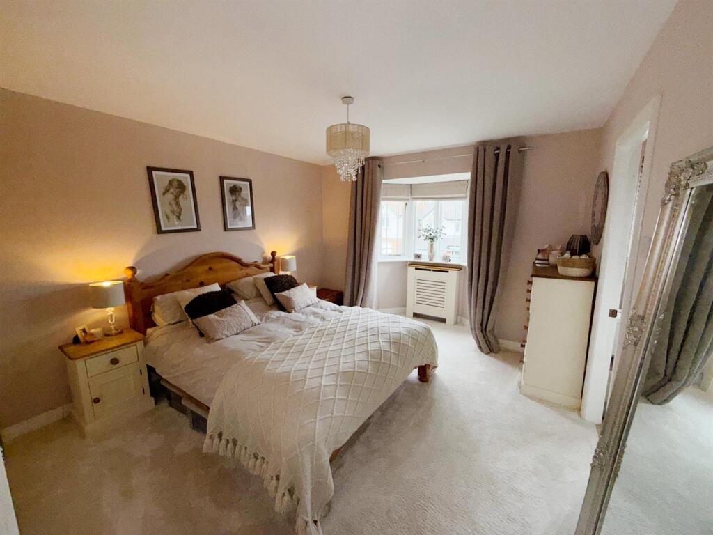 master bed 1.jpg