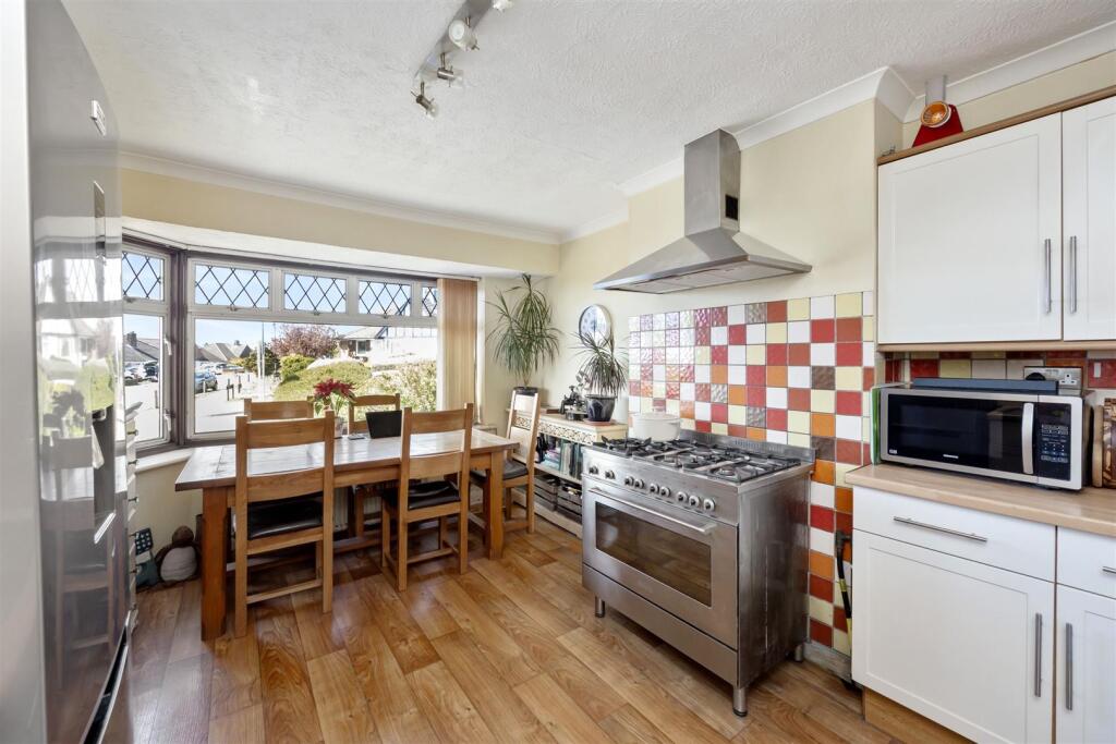 Dale View 122 KITCHEN.jpeg