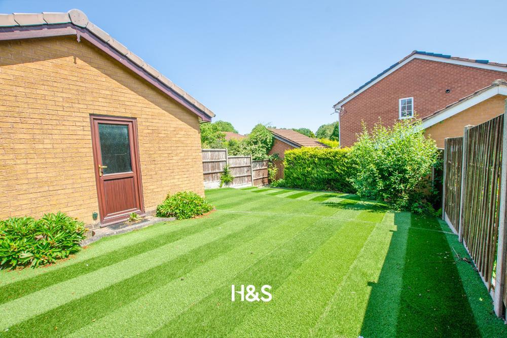 20 whitemoor drive - rear garden.jpg