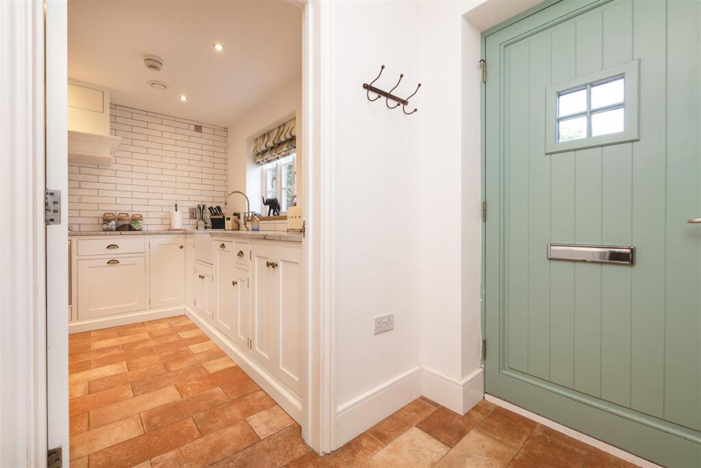 LE12 8RT 9aCH-002.jpg