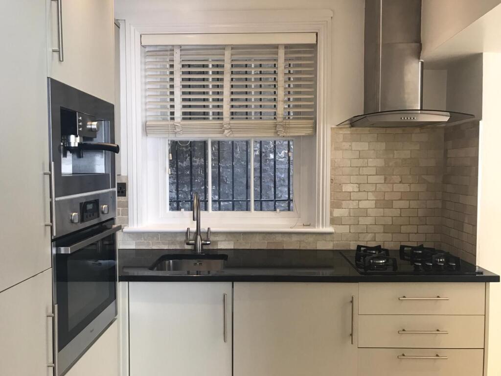 Fully fitted kitchen