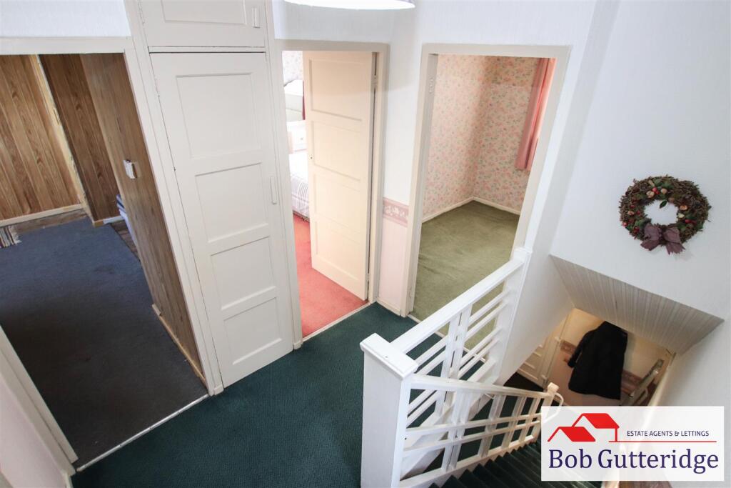FIRST FLOOR LANDING