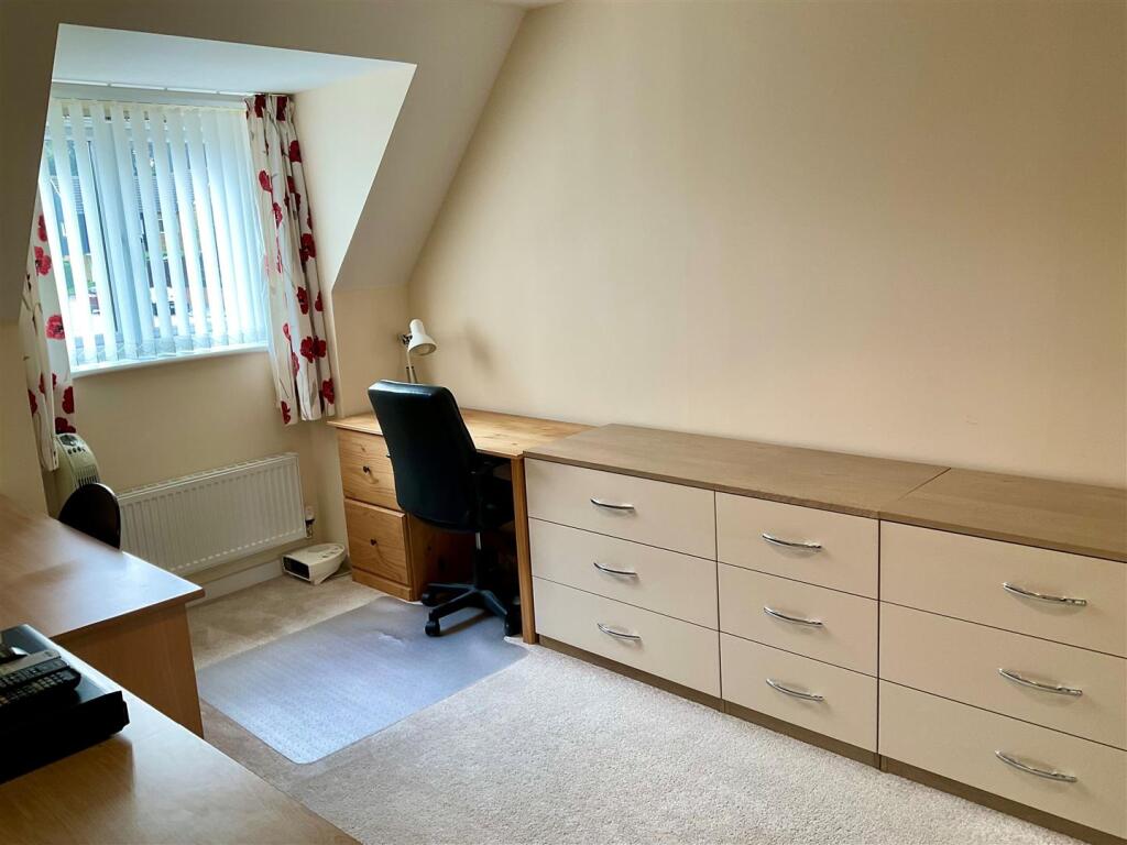 Bed3.jpg