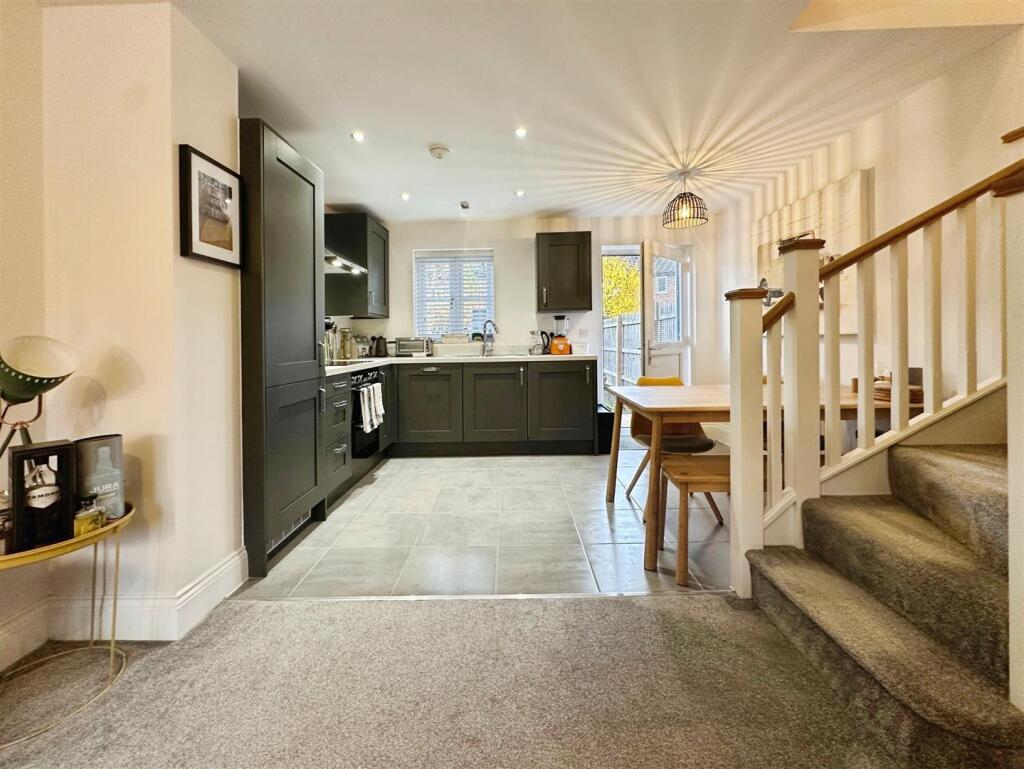 586d4a8d--47A6-957B-7EA4C3D2AAB1-60458-000010E5EB6