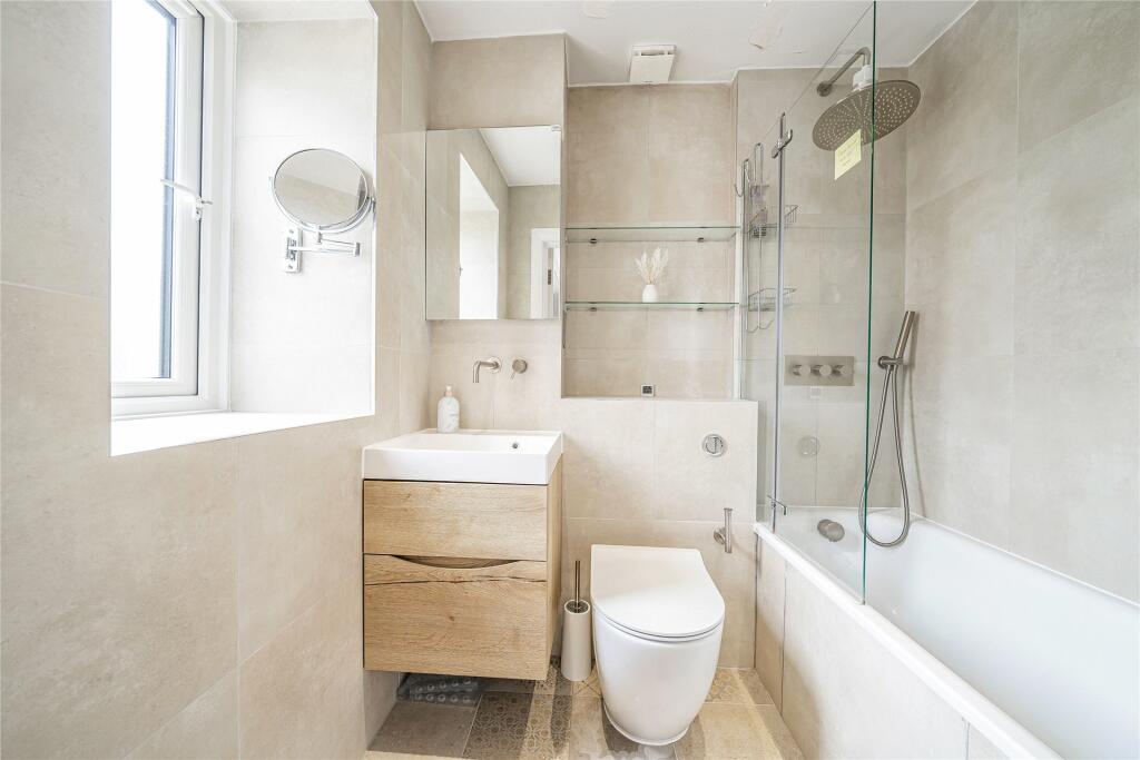 En Suite Bathroom