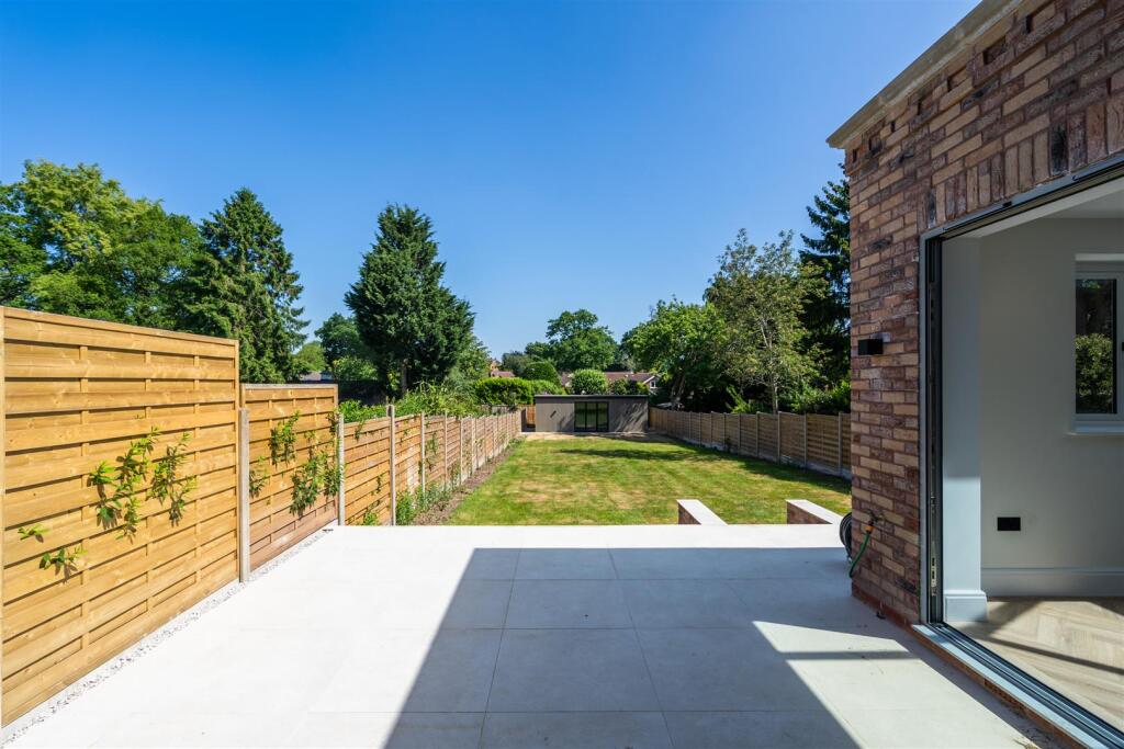 24 Kingscote Road_5.jpg