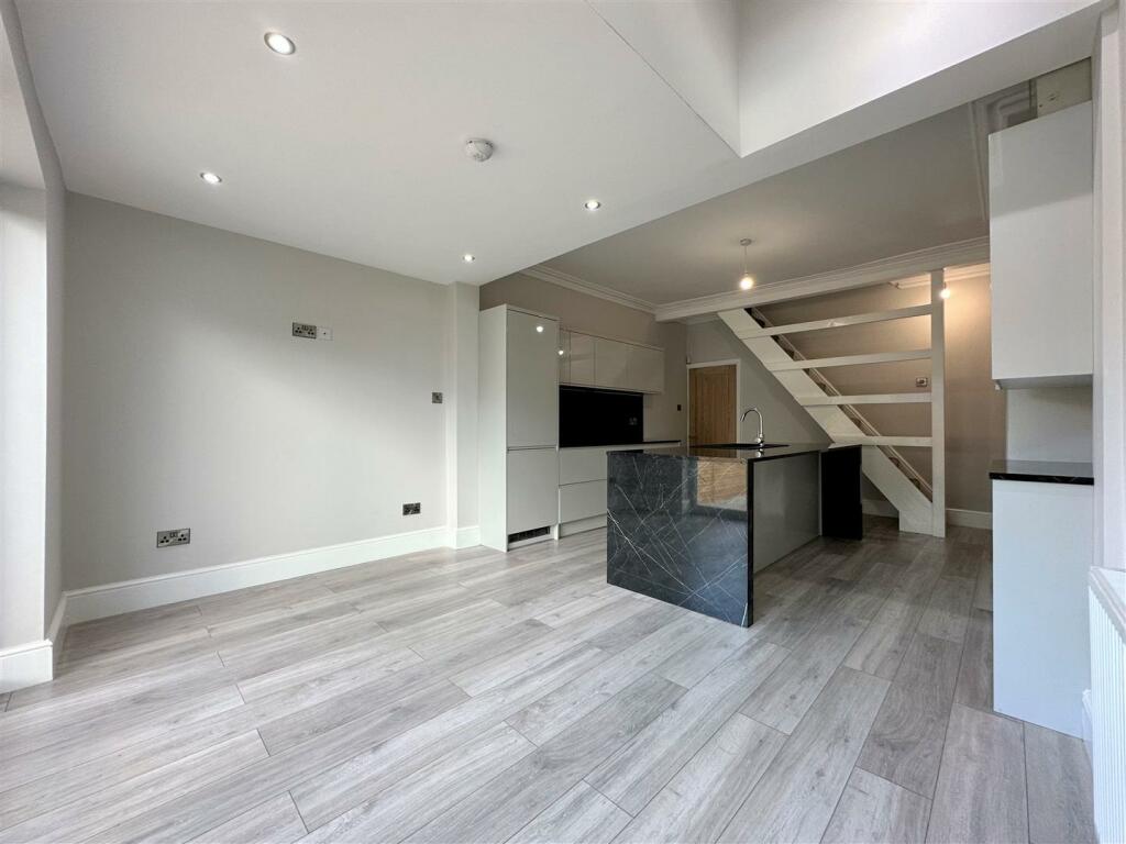 Dining Kitchen Aspect 2