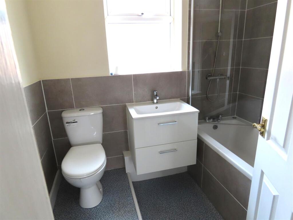 BATHROOM/TOILET