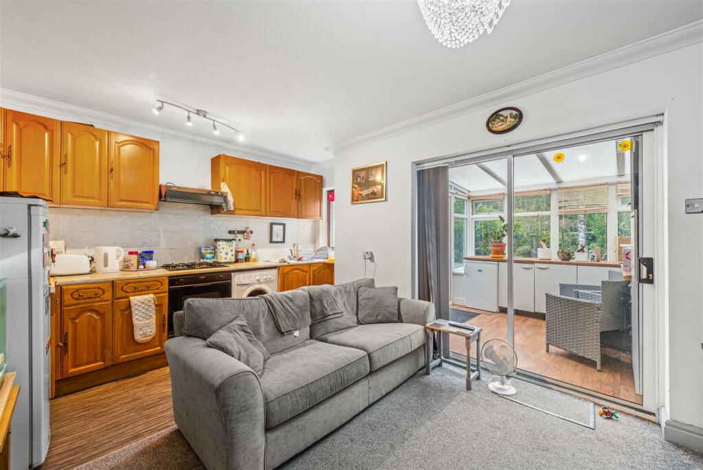 Open Plan Lounge / Kitchen
