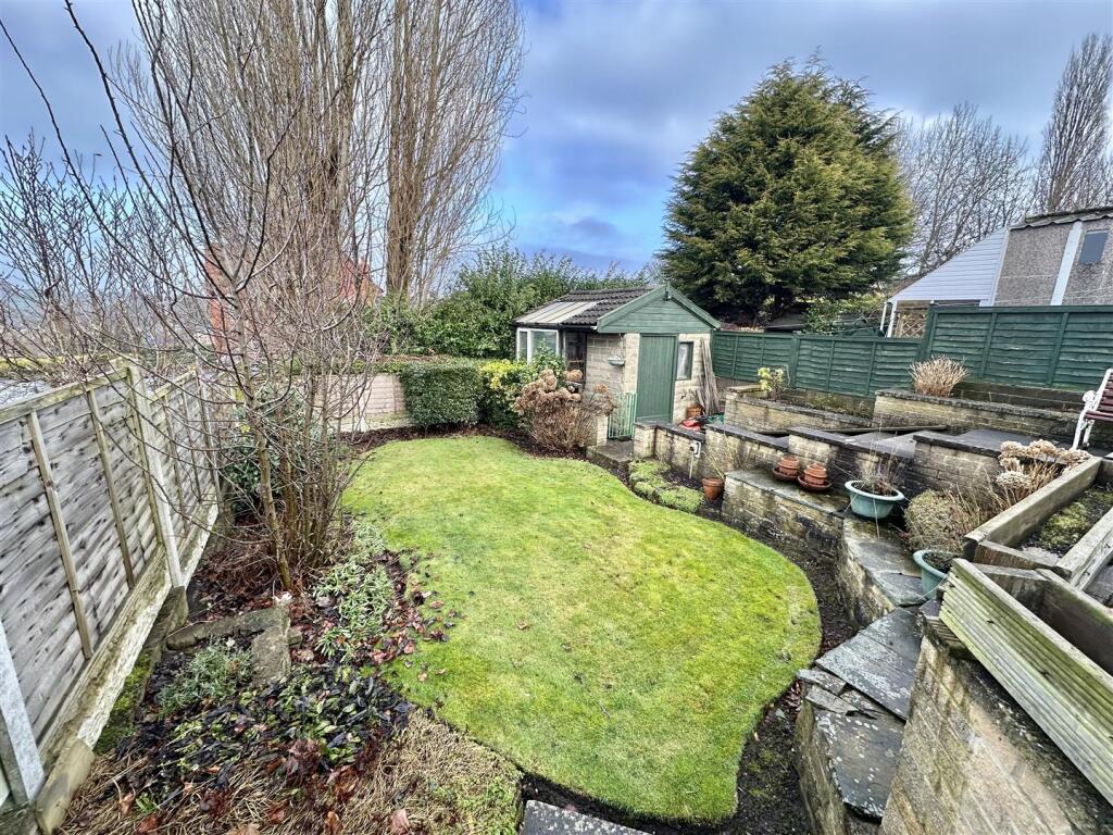 Bramleys Estate Agents - Fernlea Close - Heckmondw