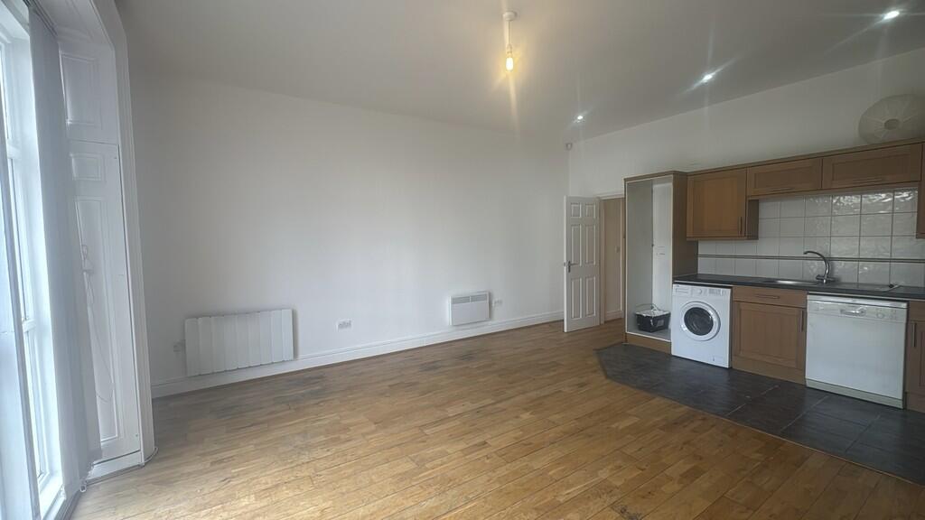 CAD443A9-3000-4EE...