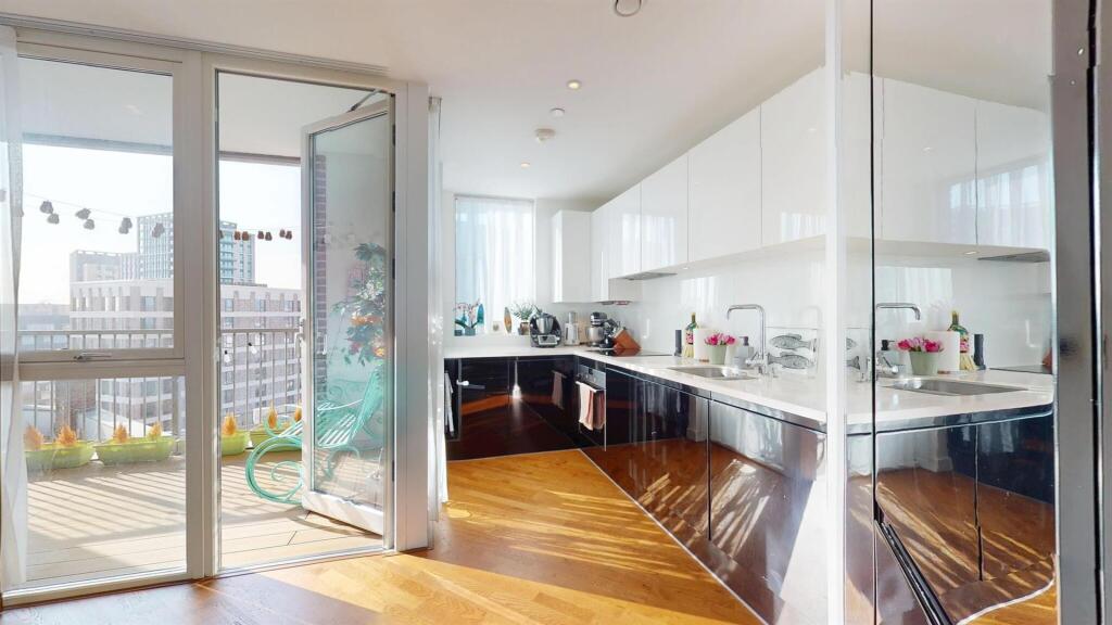 stunning kitchen for Sale - Discovery Tower - Cann