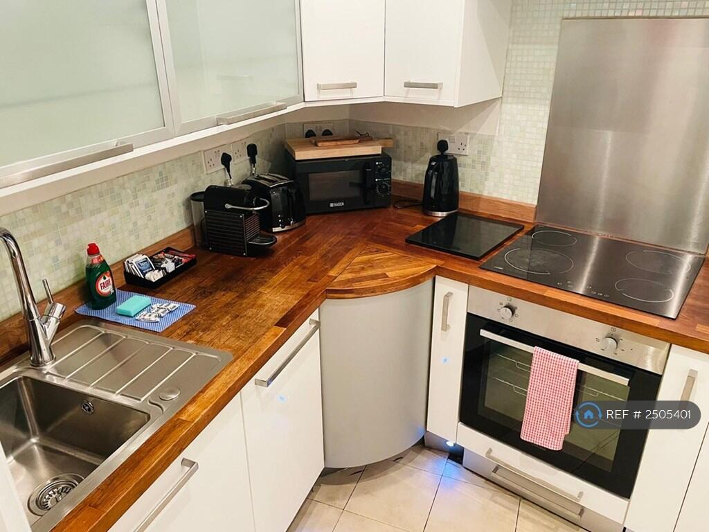 Kitchen With Integrated Ff &amp; Dw