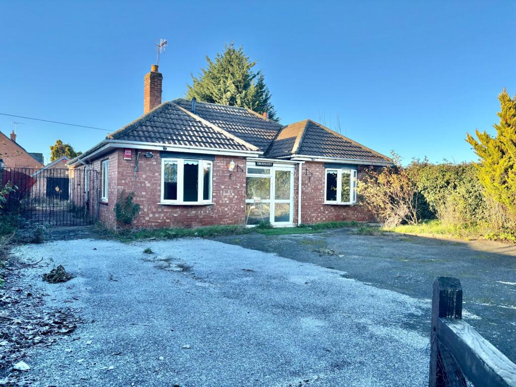 Alcester Road, Harvington, Evesham, Worcestershire, WR11