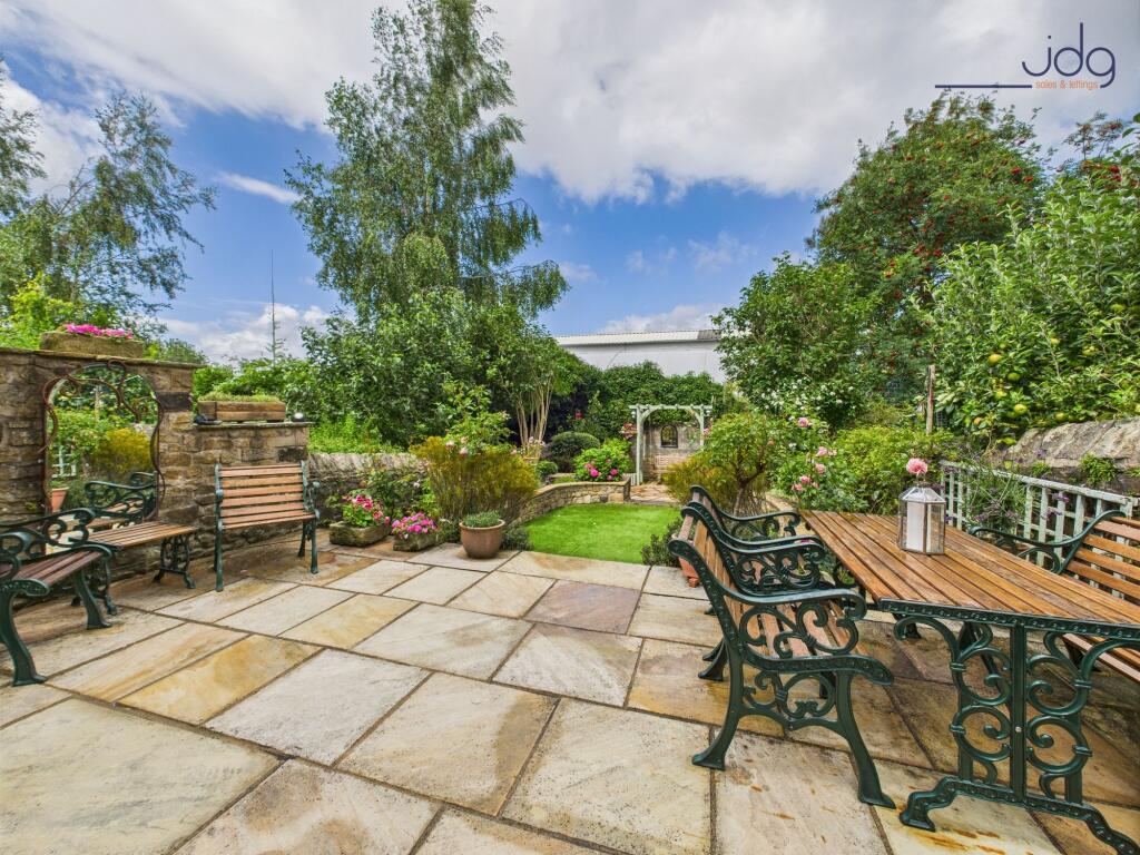 A blend of lawn and paved stone