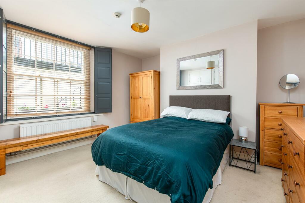 Bedroom1_1.jpg