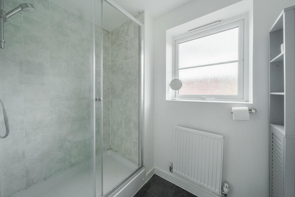 14 - En-Suite - S...