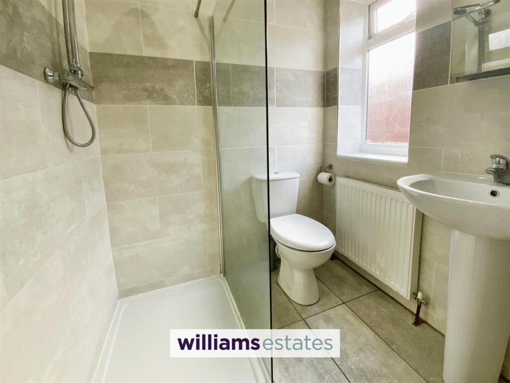 master en-suite shower