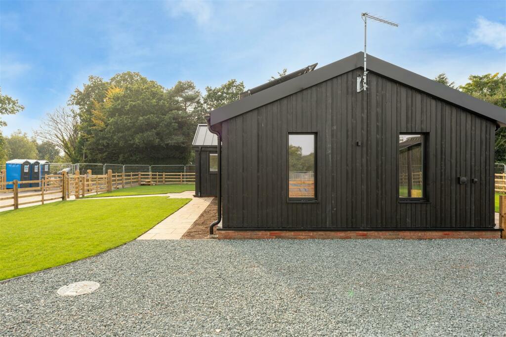 Coton House - by Visually Rich 02815.jpg