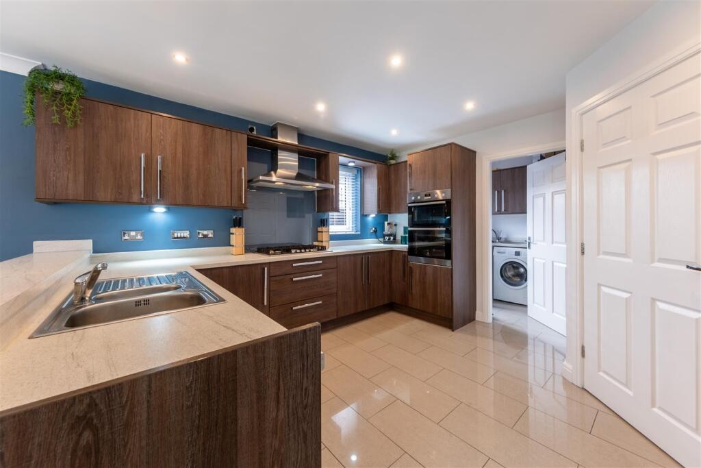 39 Shakerley Close-006.jpg