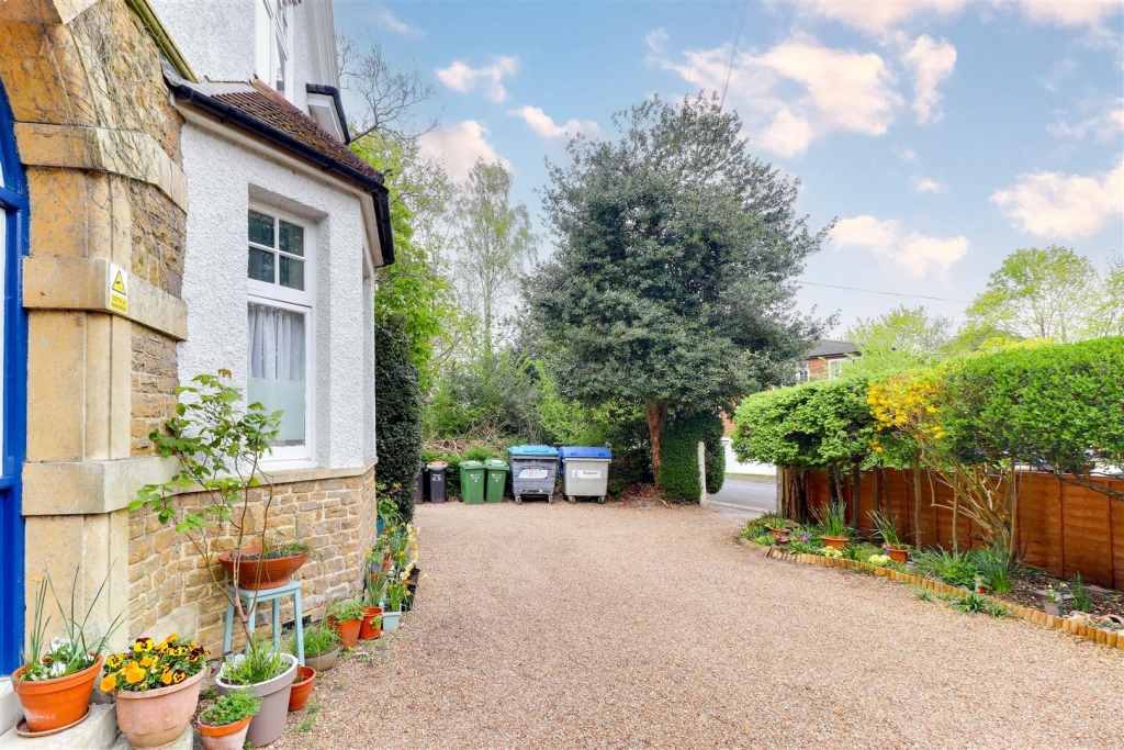 04. Front aspect.png