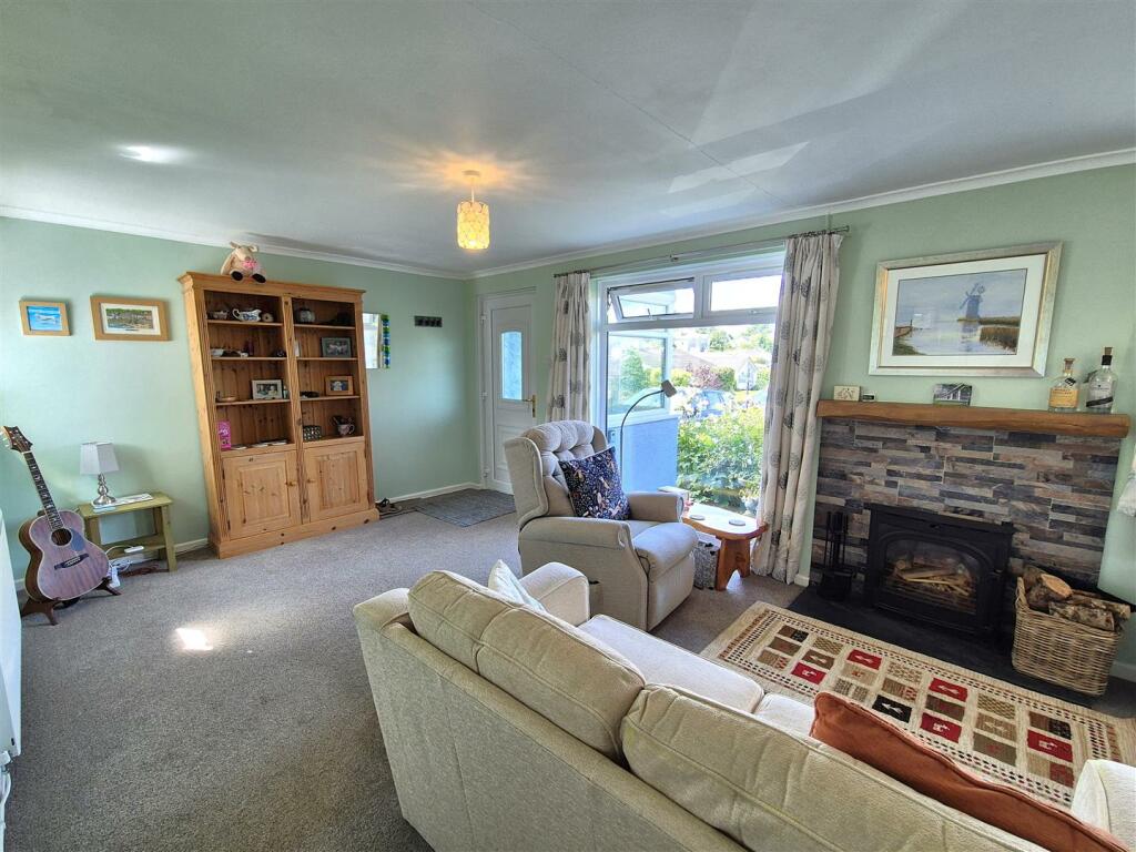Living room 2.jpg