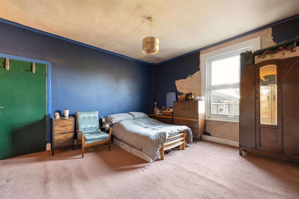 Marlborough Road, E18