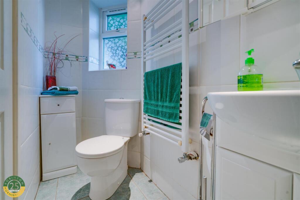 Garden Room Shower Room 2.jpg