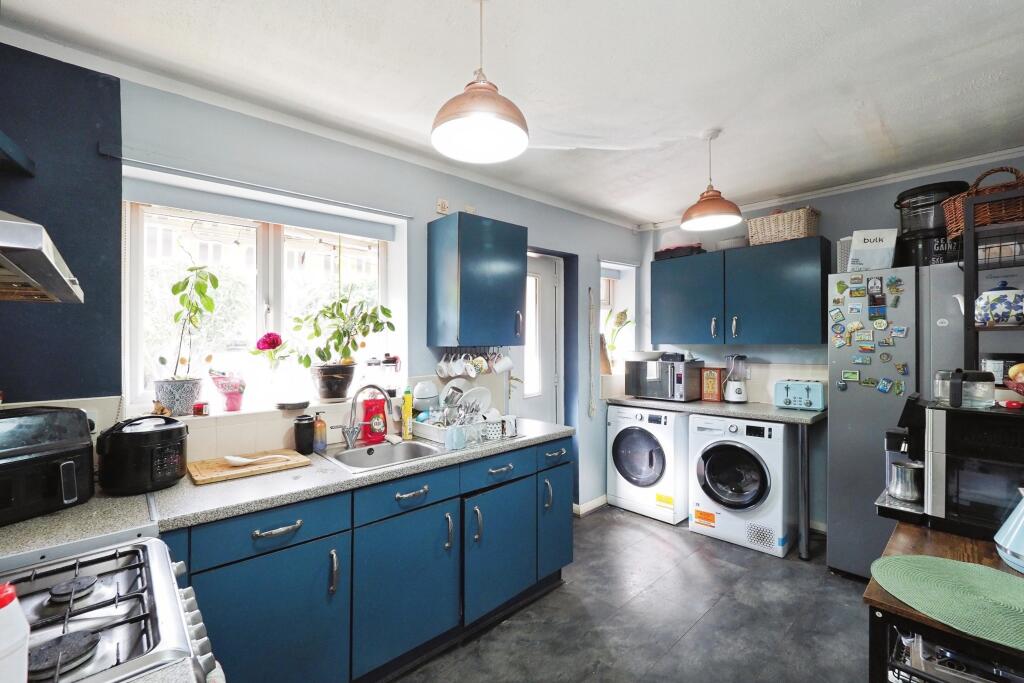 Kitchen/Dining Space