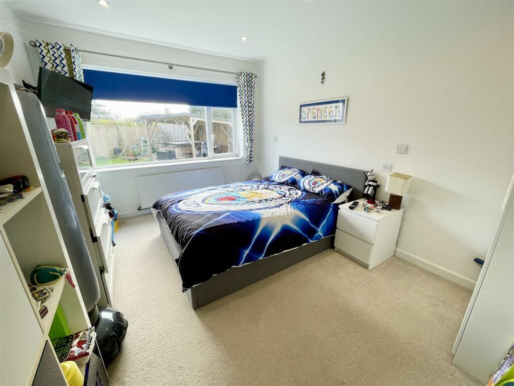 8. bed3.jpg