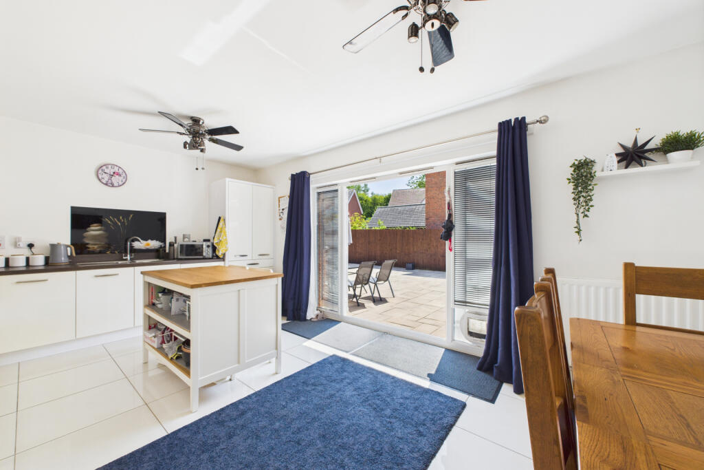 Kitchen / Dining Area