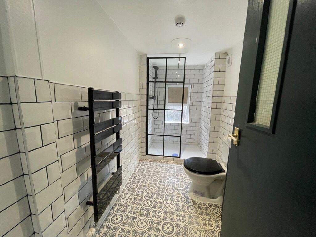 Bathroom 2 .jpeg