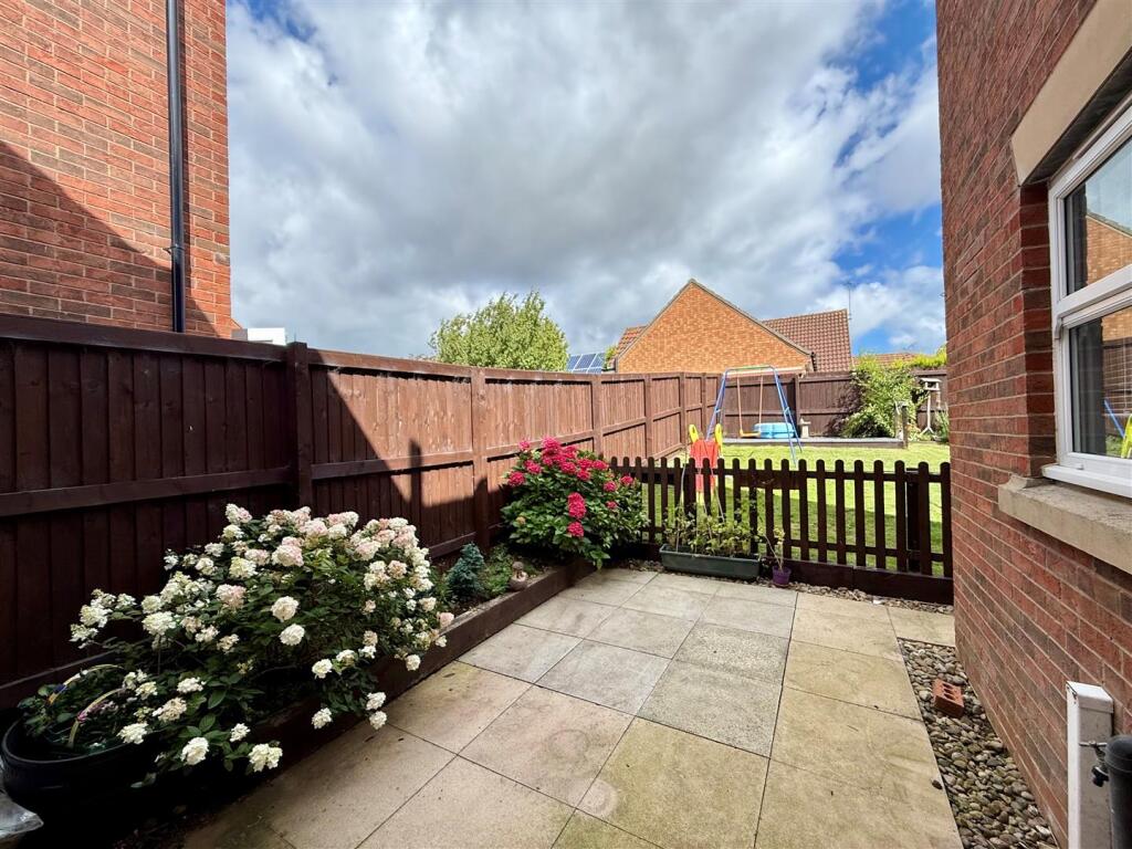 rear patio to garden.jpg