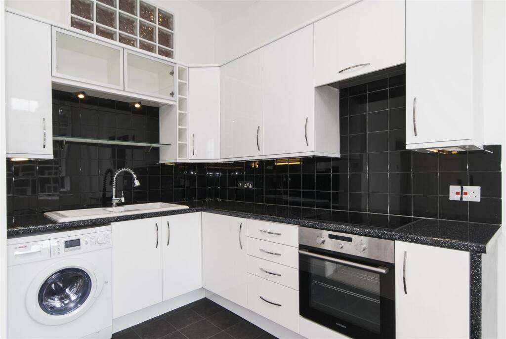 SITTING ROOM/KITCHEN