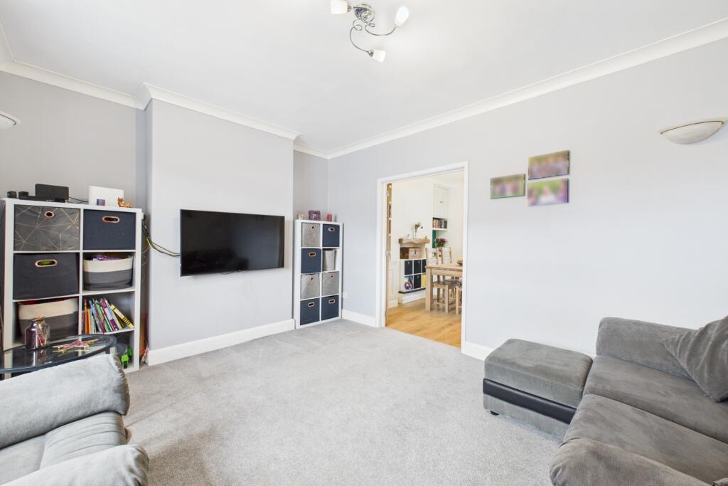 CAM03162G0-PR0327-STILL011