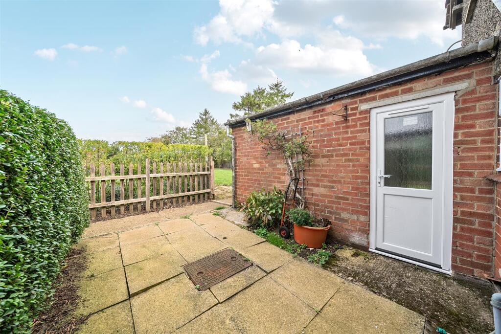 67 Main Road, Shutlanger (20).jpg