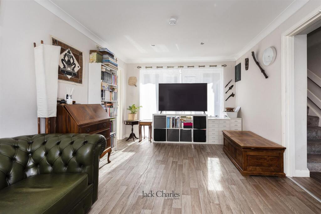 7 Stanley Close, TN12 0TA 009.jpg