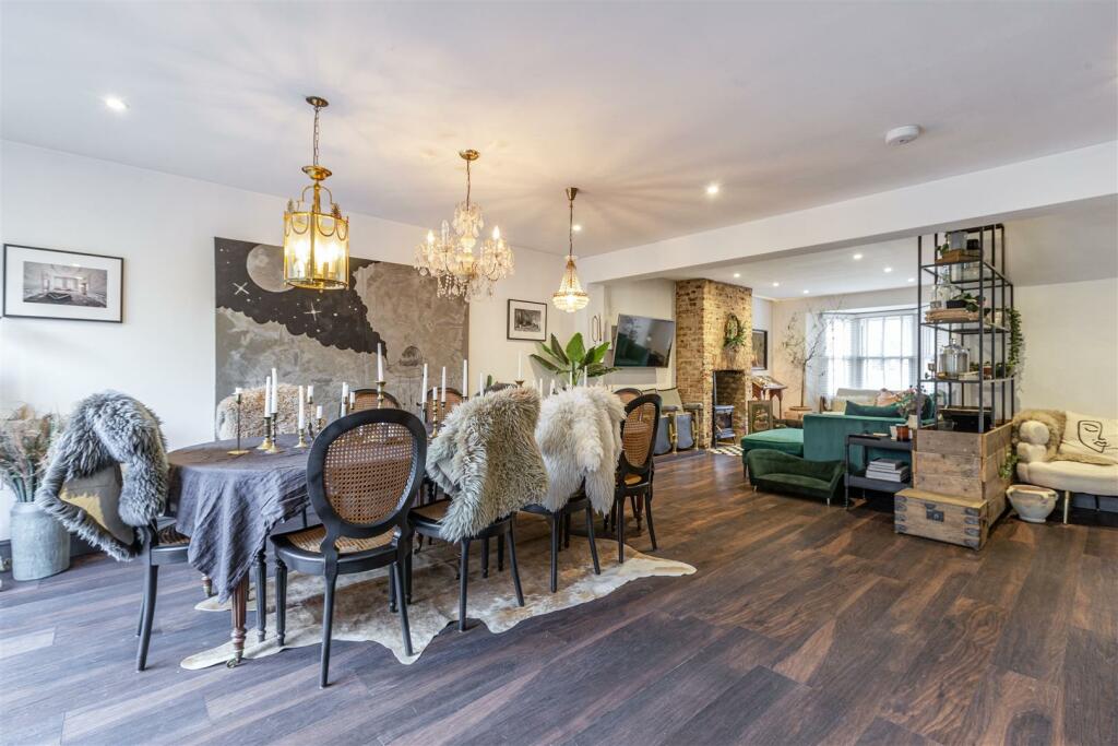 70 Station Road, West Byfleet, KT14 6DR - 7.jpg