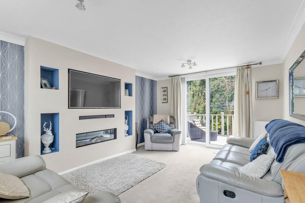 8 Shawclough Driv...