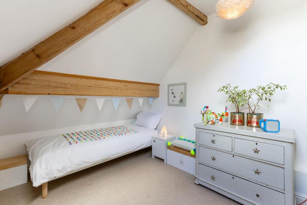 92291_1-Maple-Terrace-Yeadon-Leeds (20)_low.jpg