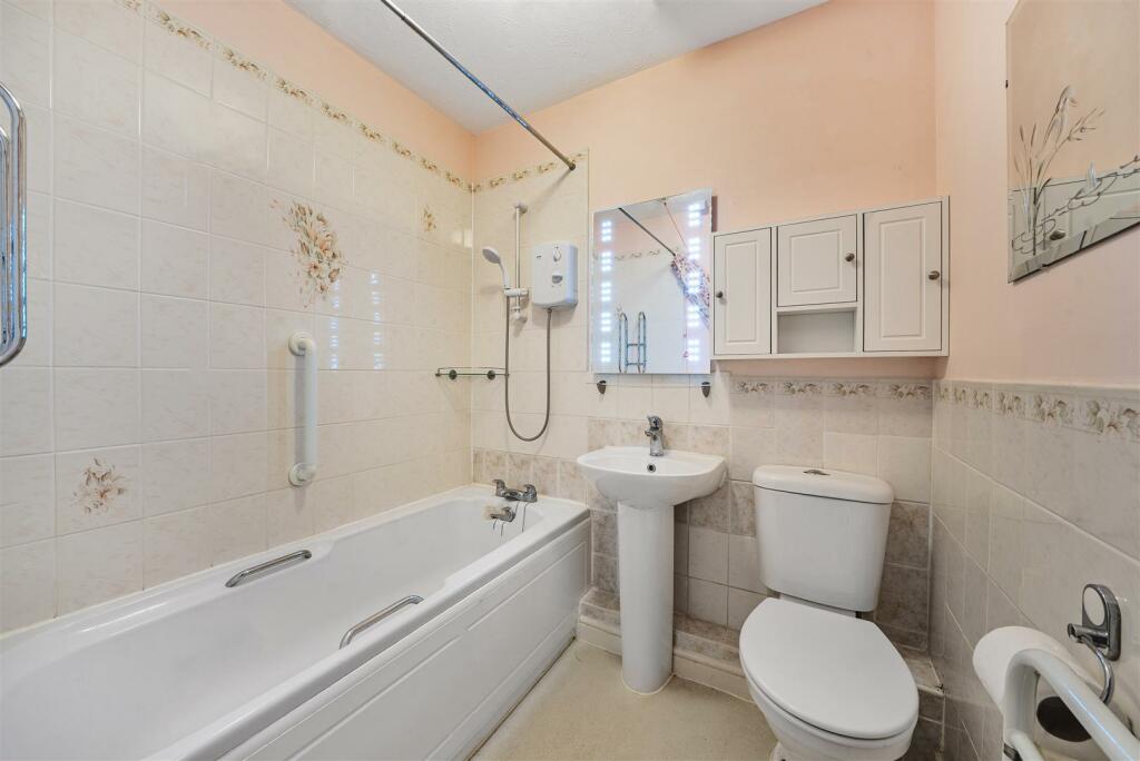 Bathroom.jpg