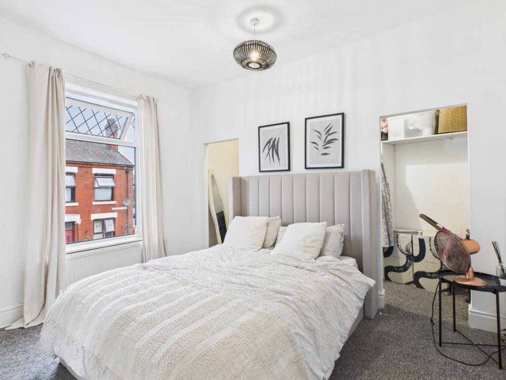 CAM03729G0-PR0076-STILL013