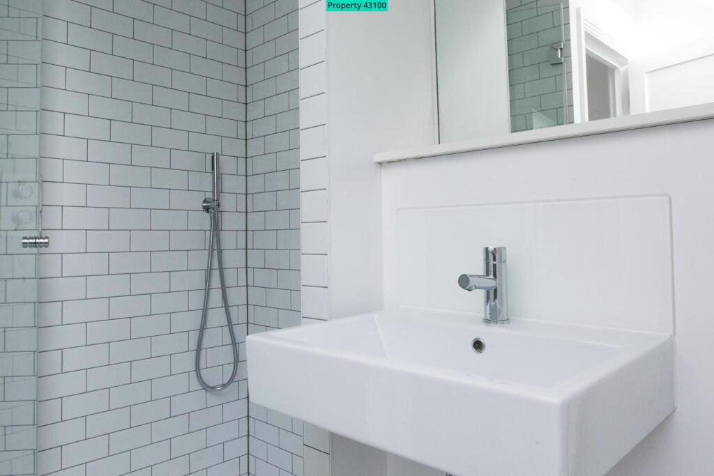 Top Floor Shower Roo