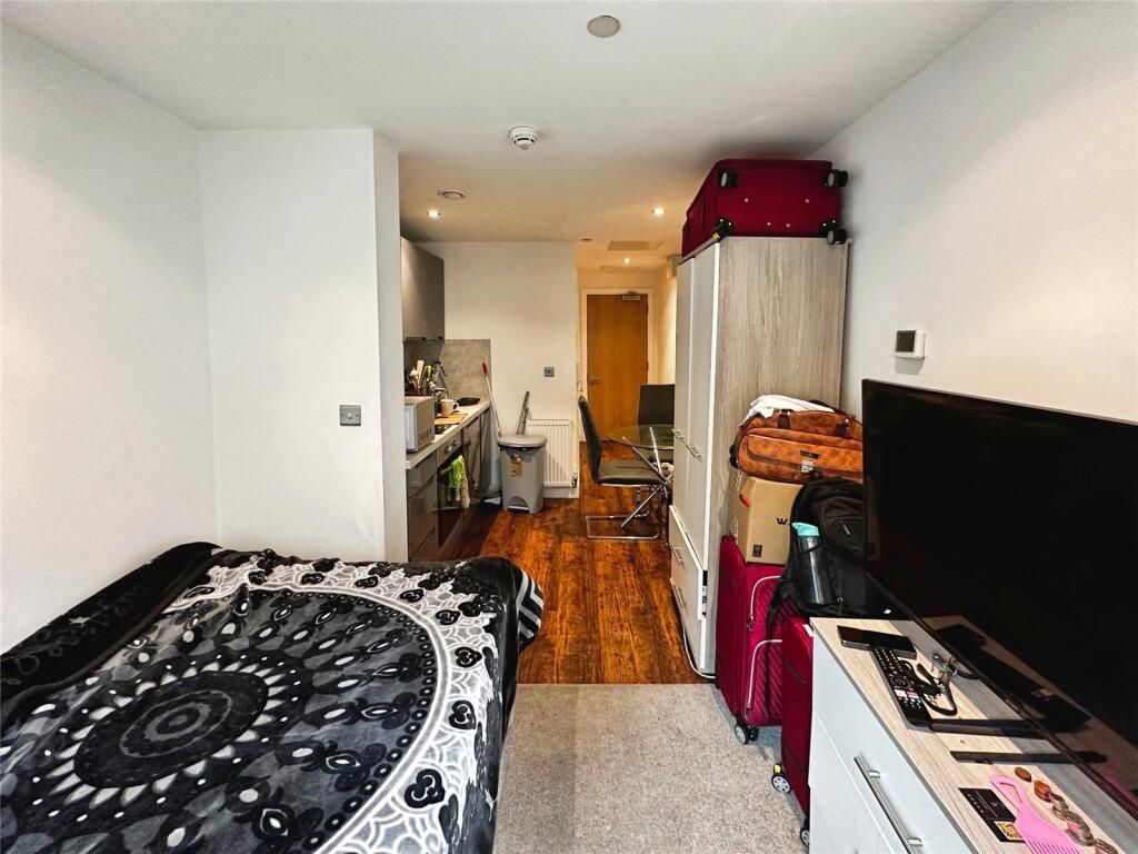 Bedroom/Living Area